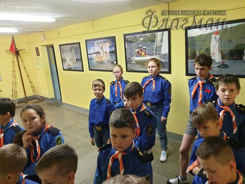 Журналистика в отряде разбираем газету